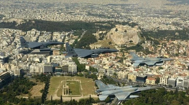 Γιατί θα πετάξουν μαχητικά αεροσκάφη πάνω από την Αθήνα