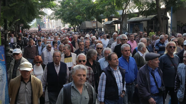 Σε ποιους εργαζόμενους συνταξιούχους κόβεται η σύνταξη & πόσο-Παραδείγματα