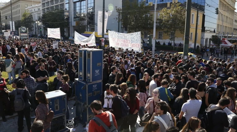 Πορεία φοιτητών από τα Προπύλαια στη Βουλή για τις αλλαγές Γαβρόγλου