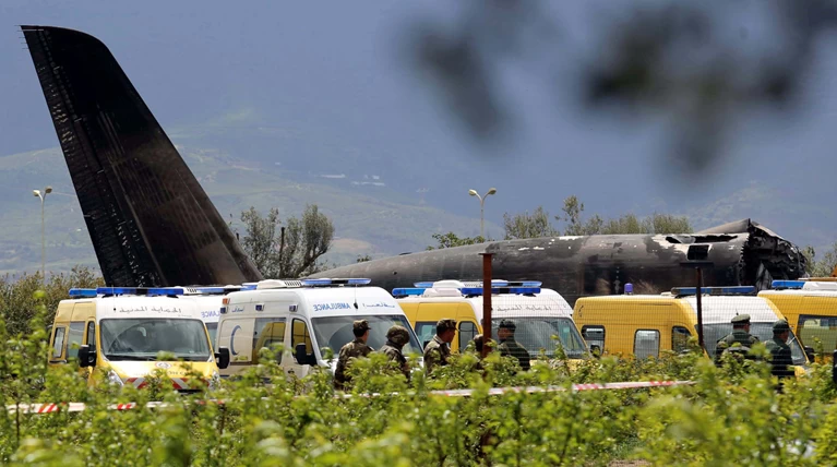 Συντριβή αεροσκάφους Αλγερία: Αυτόπτες μάρτυρες μιλούν για φωτιά στο φτερό