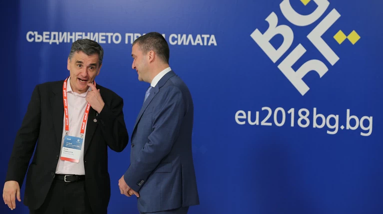 Τρία προαπαιτούμενα την ημέρα πρέπει να κλείνει η κυβέρνηση