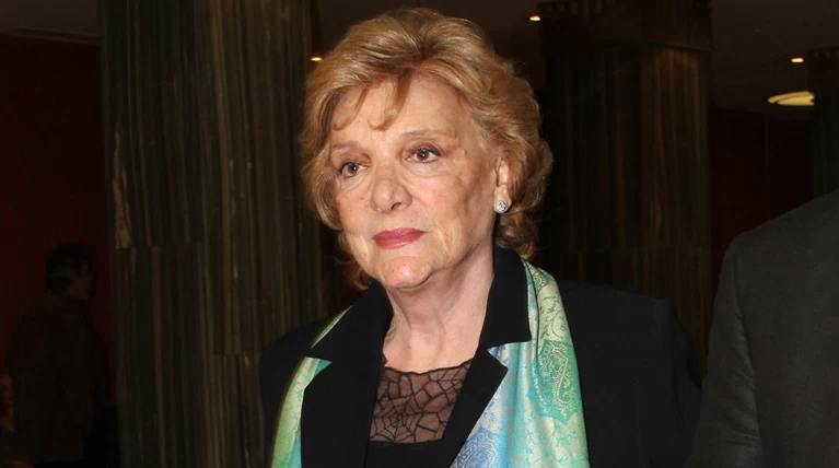 Marw Kontoy Kompsh Kai Lamperh Se Bradinh E3odo Sta 84 Ths People Amp Style Eidhseis