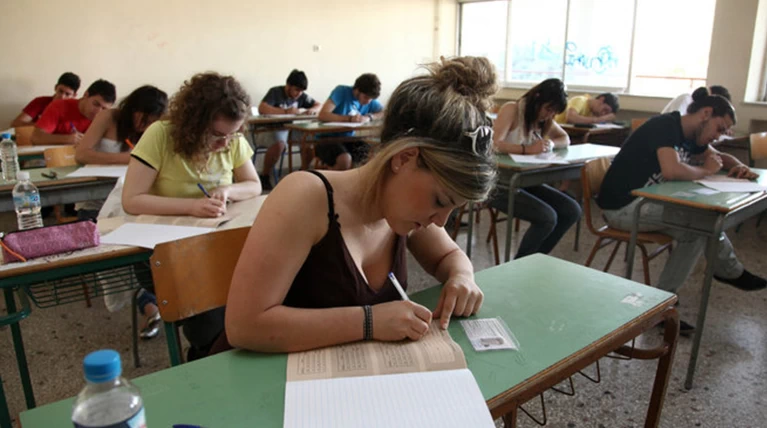 Πανελλαδικές: Οι τρεις παράγοντες που δείχνουν πώς θα κινηθούν οι βάσεις
