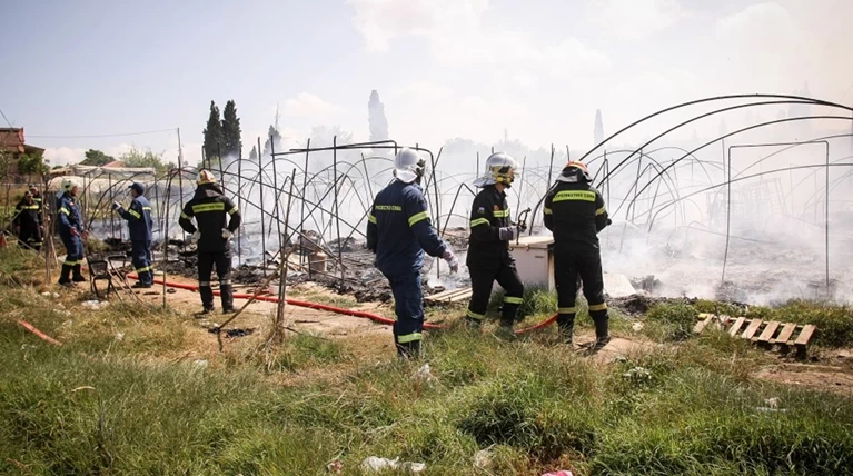 Έρευνες για την πυρκαγιά στη «φαβέλα» της Νέας Μανωλάδας