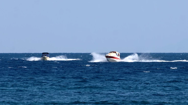 Φωτιά σε ταχύπλοο σκάφος στο Πόρτο Ράφτη