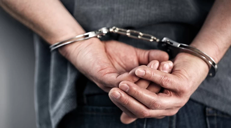 Πώς δρούσε η 57χρονη "διαμεσολαβήτρια" προσλήψεων σε πρεσβείες
