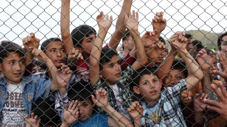 Θεσσαλονίκη: "Αόρατα" προσφυγόπουλα προσφέρουν "μαύρη" εργασία