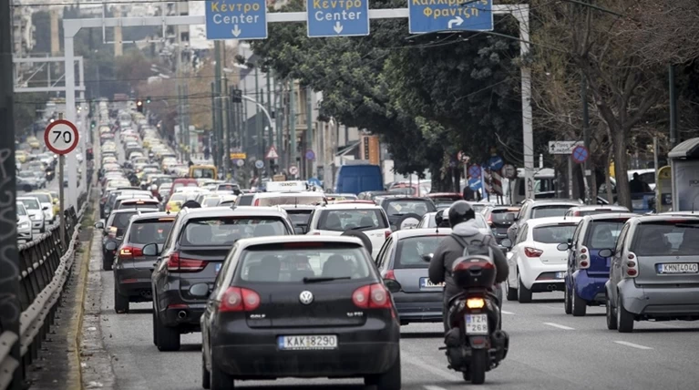 "Μπλακ άουτ" στους δρόμους: Απεργία ταξί & στάσεις εργασίας στα ΜΜΜ