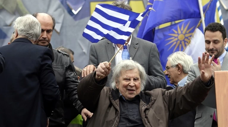 Μίκης σε Τσίπρα: Σου υπενθυμίζω ότι θα πρέπει να ανησυχείς