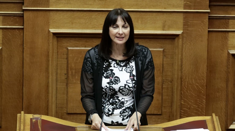 Ούτε λέξη για τη συμφωνία από την Κουντουρά στη Βουλή