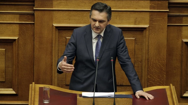 Νέο επεισόδιο στη Βουλή με τον Κασαπίδη να μιλά για «προδότες»
