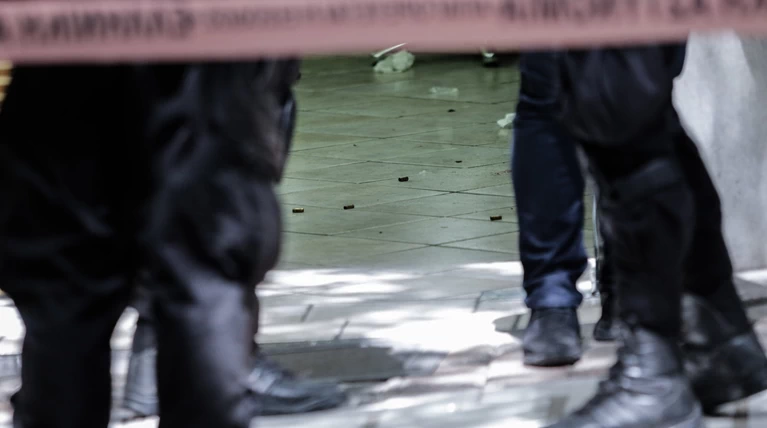 Φαρ Ουέστ στο Περιστέρι με πυροβολισμούς στη μέση του δρόμου