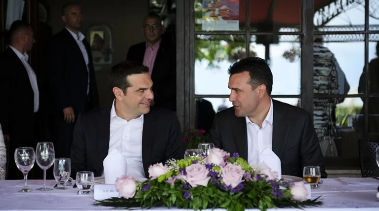 Τσίπρας στους δημοσιογράφους: Σαν τραπέζι γάμου» το γεύμα