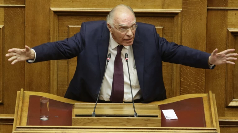 Ένωση Κεντρώων: Στενός κορσές επιτήρησης και μέτρων