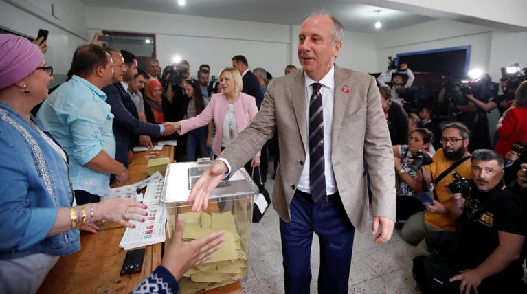 Τουρκικές εκλογές: Ο πρώτος υποψήφιος που ψήφισε ήταν ο Ιντζέ