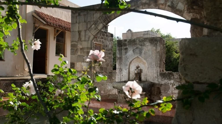 Tο ίδρυμα Marc de Montalembert και ο σπάνιος μεσαιωνικός κήπος