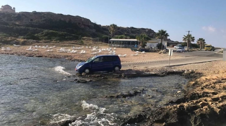 Κύπρος: Πείραξαν την κοπέλα του και τους πάτησε με το ΙΧ