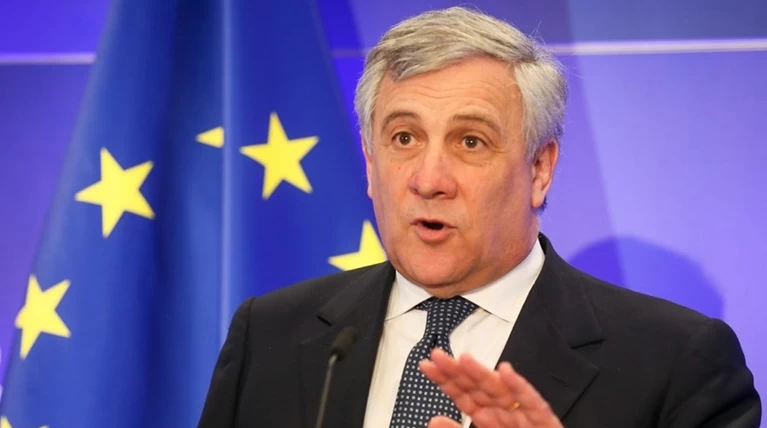 Προτάσεις σε δύο άξονες από τον Ταγιάνι για το προσφυγικό