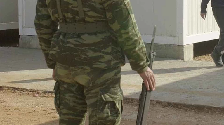Αλεξιπτωτιστής στα Χανιά άφησε τη σκοπιά και άνοιξε πυρ