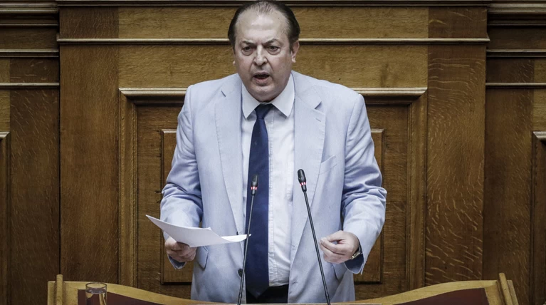 Λαζαρίδης: Δεν εξαγοράστηκα, δεν παραδίδω την έδρα