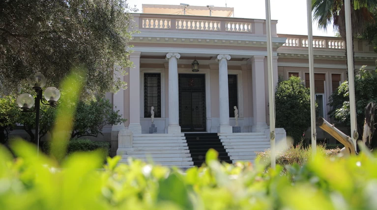 Μαξίμου για Μησοτάκη: Ας θυμηθεί την παροιμία με το βοσκό και το λύκο