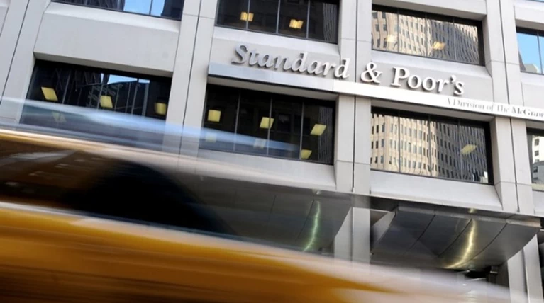 S&P: Αναβάθμιση του αξιόχρεου τεσσάρων ελληνικών τραπεζών