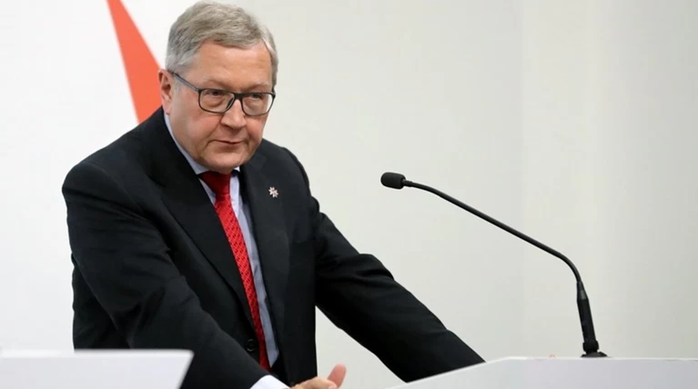 Ρέγκλινγκ: Μόνο στην Ελλάδα το μνημόνιο κράτησε 8 χρόνια
