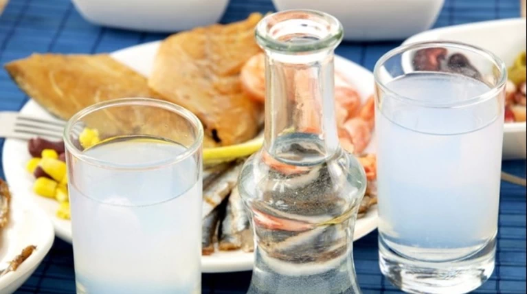 Τις πύλες του ανοίγει το Φεστιβάλ Ούζου στο Πλωμάρι