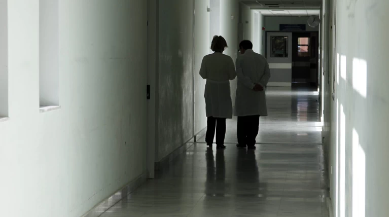 Βανδαλισμοί και επιθέσεις από μεθυσμένους τουρίστες στο νοσοκομείο Ζακύνθου