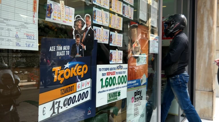 Δύο ληστείες τη νύχτα σε πρακτορείο ΟΠΑΠ και σε βενζινάδικο στην Αττική