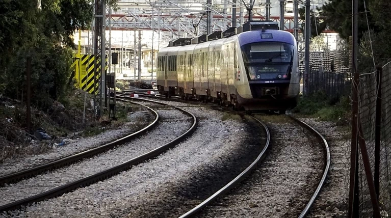Ακυρώσεις δρομολογίων προαστιακού και τρένων λόγω απεργίας