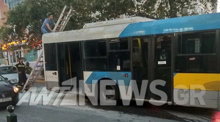 Λεωφορείο με επιβάτες πήρε φωτιά στην Κηφισίας εν κινήσει