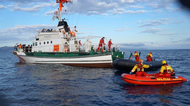 Σε πλοίο της Frontex μεταφέρονται οι 450 μετανάστες
