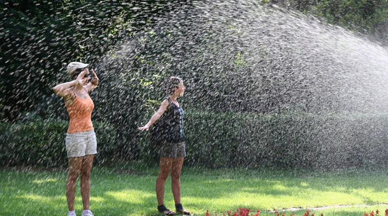 Αίθριος καιρός με ζέστη σε όλη τη χώρα
