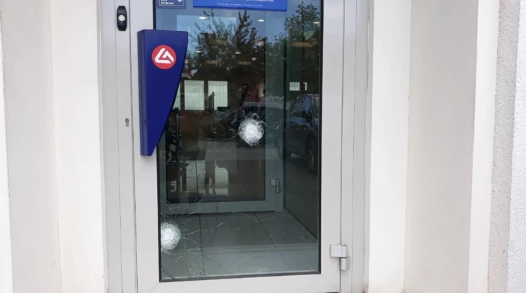 Ληστεία με πυροβολισμούς σε τράπεζα στο Χαϊδάρι