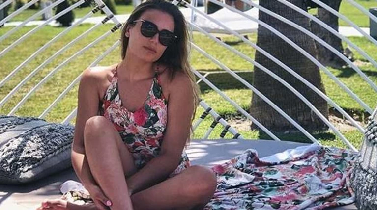 Η σέξι κόρη του Ζόραν Ζάεφ με το μαγιό της, ποστάρει από τη Χαλκιδική-φωτό