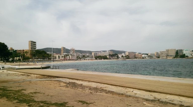 Ισπανία: Ανησυχία για το φαινόμενο "balconing"