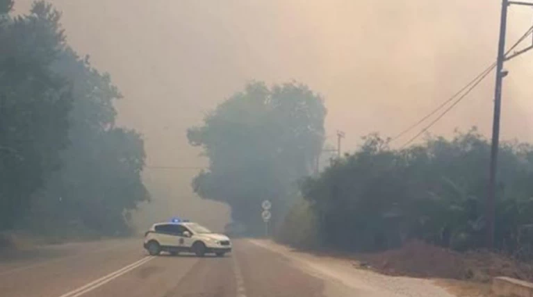 Ανεξέλεγκτη φωτιά στα Χανιά, πνέουν δυνατοί άνεμοι ΕΙΚΟΝΕΣ