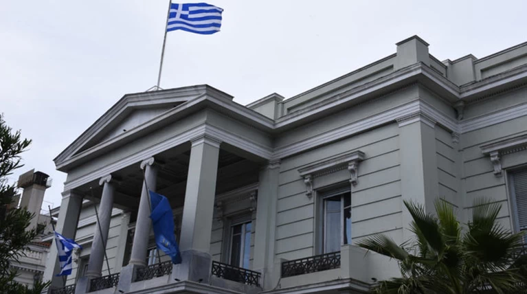 ΥΠΕΞ: Οδύνη για την επίθεση στην ελληνική συνοικία στο Τορόντο