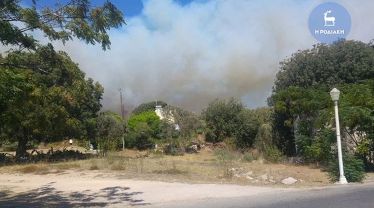 Συναγερμός στη Ρόδο: Φωτιά κοντά στο Αρχαίο Στάδιο