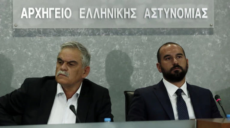 Ευθύνες στον άνεμο και σε ίχνη εμπρησμού ρίχνει η κυβέρνηση