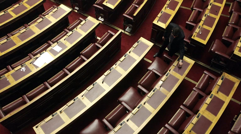 Μετά το πένθος, ξεκινάει σφοδρή πολιτική σύγκρουση