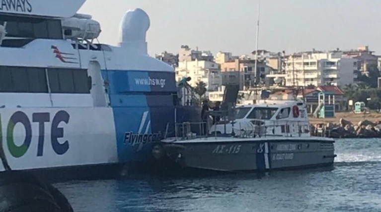 Ραφήνα: Εκκενώθηκε το Flyingcat 4, προσέκρουσε στο λιμάνι