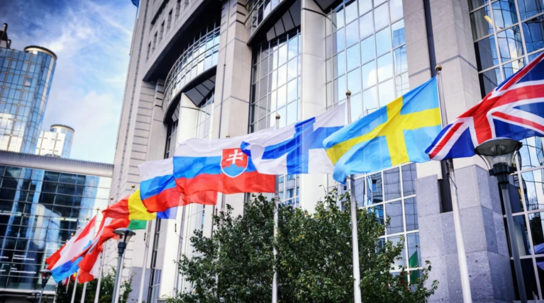 Κομισιόν: Επαρκή τα μέτρα της ευρωζώνης για το ελληνικό χρέος