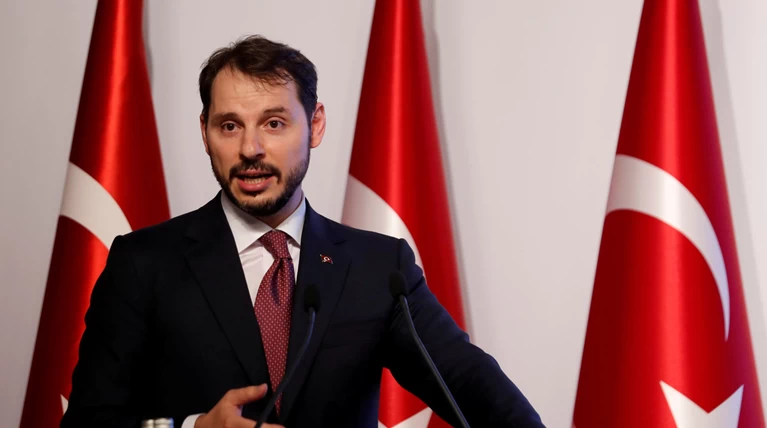 Τουρκία: Στο μάτι του κυκλώνα ο υπουργός Οικονομικών Μπεράτ Αλμπαϊράκ