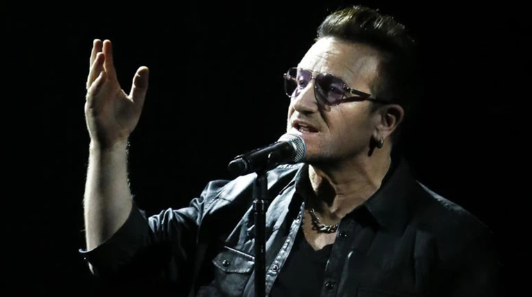 Ο Μπόνο έχασε τη φωνή του κατά τη διάρκεια συναυλίας των U2 στο Βερολίνο