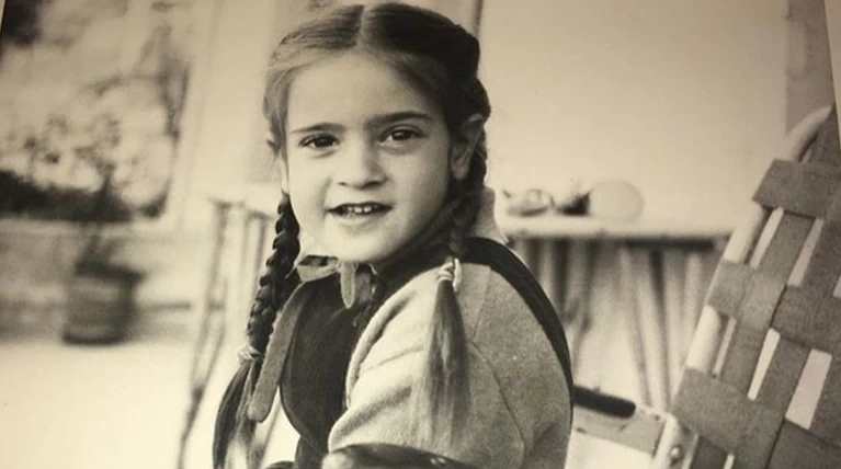 Την αναγνωρίζετε;Ποια Ελληνίδα ηθοποιός είναι το κοριτσάκι της φωτογραφίας;