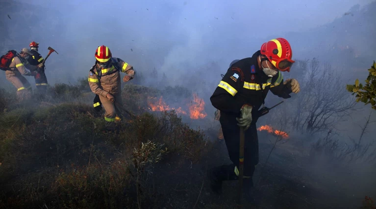 Σε εξέλιξη πυρκαγιά στην περιοχή Κελεφά στη Λακωνία