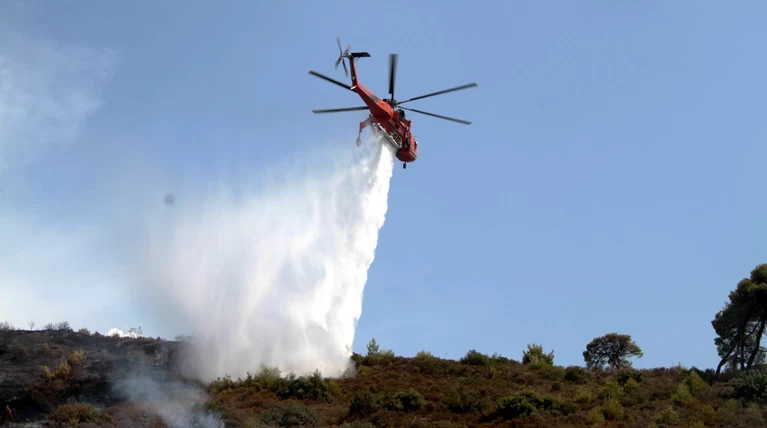 Υπό μερικό έλεγχο τέθηκε η πυρκαγιά στο Νέο Ικόνιο