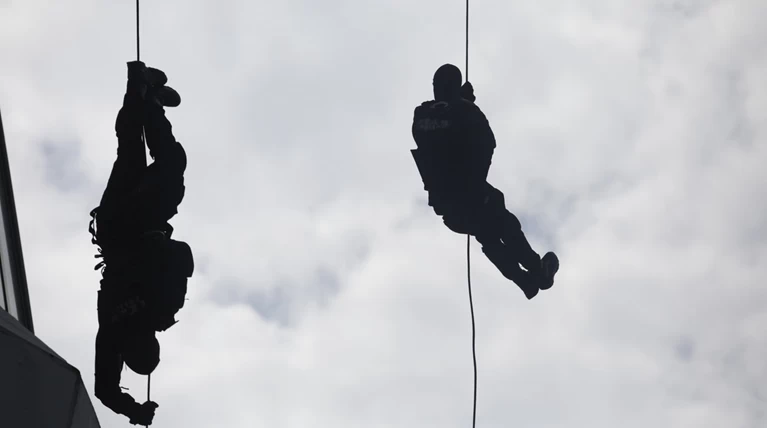 Κοπλιμέντα Τσίπρα για Γεροβασίλη-Παπακώστα σε επίδειξη των ΕΚΑΜ Φωτό-Video